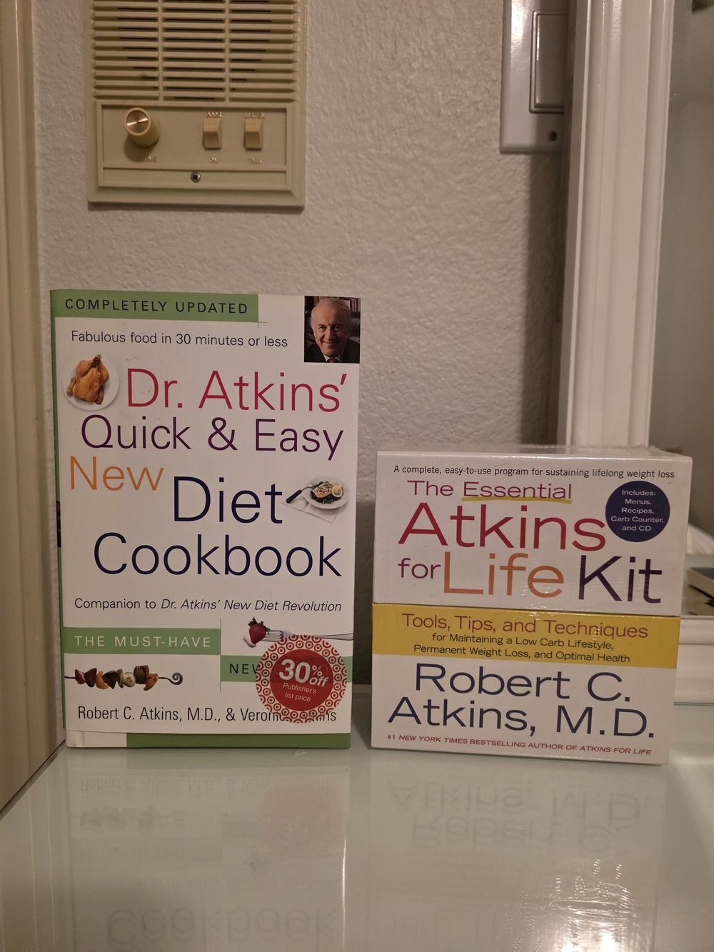 Dr. Atkins' Quick & Easy New Diet Cookbook - White/Green Cover
